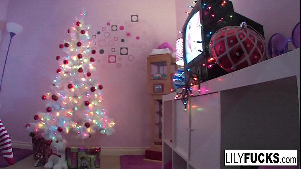 Squirting Christmas moments with sexy Lily