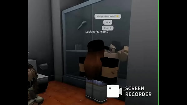 Novinho do Roblox rebolando gostoso no chuveiro