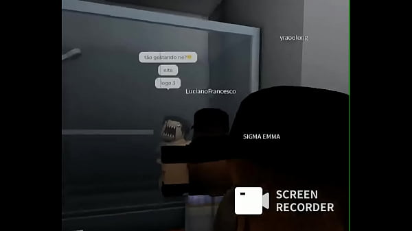 Novinho do Roblox rebolando gostoso no chuveiro