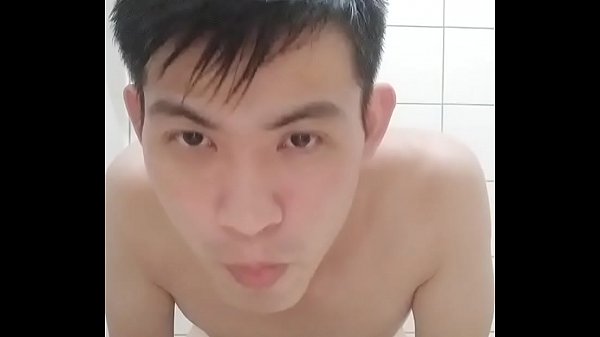 Download Video - 台灣騷男-何品霖 台灣淫蕩騷男孩 吃自己的精子