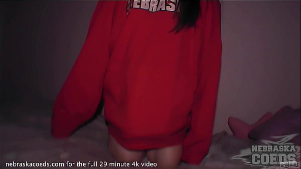 showing her body in public free video
