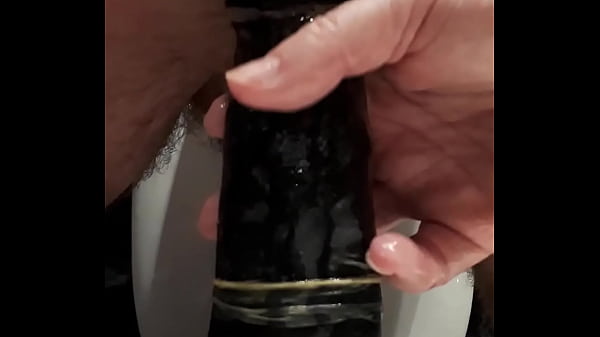 Download Video - Este dildo es casi igual que montar a un caballo - AnzzoSan