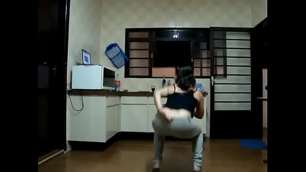 Press with fire in the ass, She swings her ass on the stick ... crazy to give her pussy.