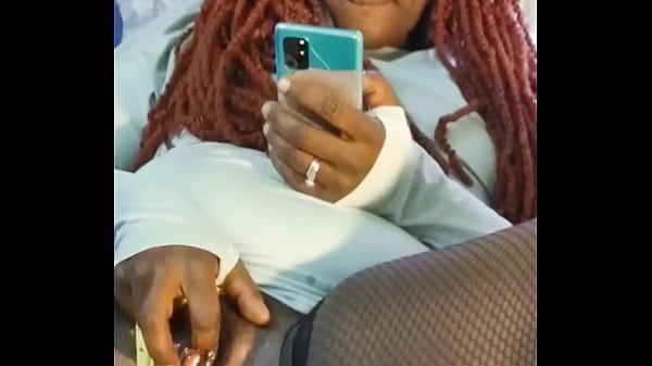 Ebony Spreads Her Lovely Legs To Play Preview (KYExperience)