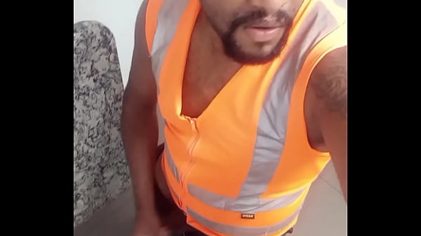 Download Video - Broderagem com o colega de trabalho no banheiro da empresa