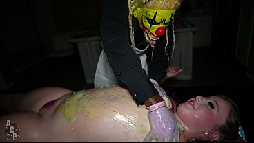 21 y/o White Pawg Gets a Special Massage For Her Birthday & It Comes With A Happy Ending!