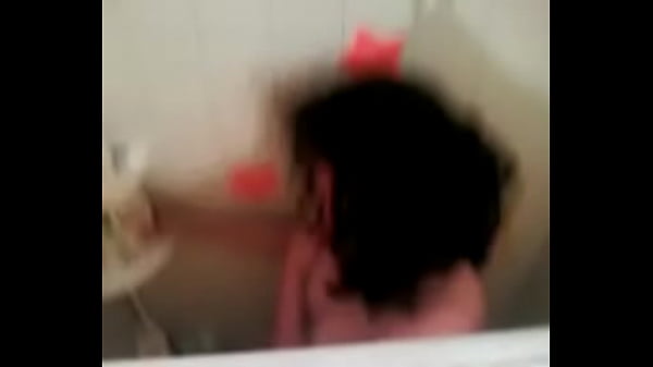 Mamita Tuya - Morra putita bañandose