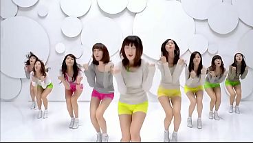 Garotas da geração tendo um amor intenso por um homem