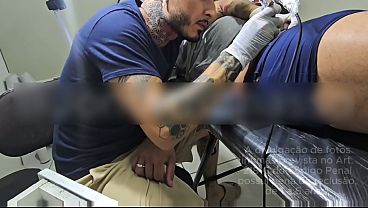 Download Video - O pauz&atilde;o do vigilante subiu quando o desenho encostou na virilha