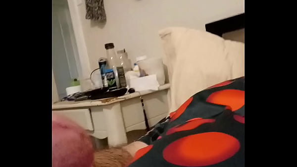 Branler Ma Grosse Bite Et Tirer Une Énorme Charge. C'était Tellement Bon Que Je Suis Venu Deux Fois !