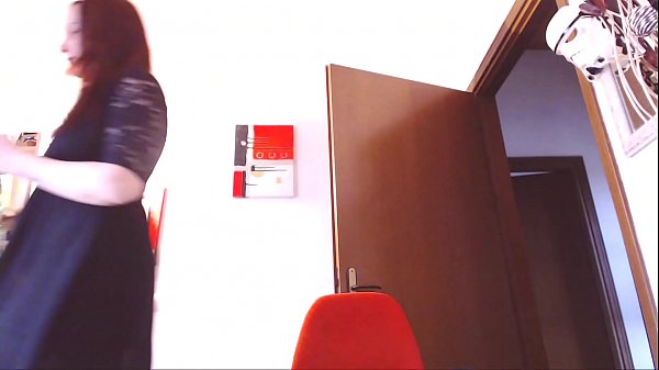 Download Video - Schiavo sottomesso che adora le mutandine sporche ed odorose viene obbligato a masturbarsi guardando questo video&excl;