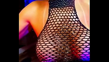 A brunette is touching herself on all fours and daring you not to cum before her. 60 sec