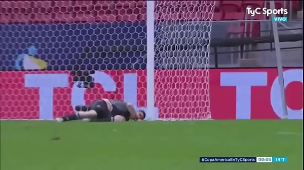 Argentinian goalkeeper fucks Colombian team