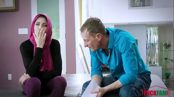 Nikki Knightly In Horny Hijab Girl Unveils Her Asshole