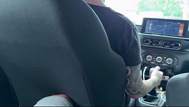 Download Video - Passageiro Homem influence toco em mulher Uber &excl; Coloca o pau pra fora da roupa e bate punheta pra gozar nela toda&excl;
