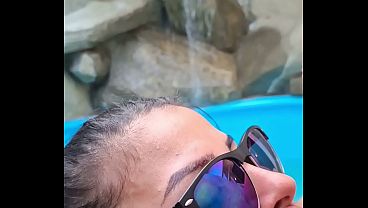 universitaria maniatica le follan el culo en plena piscina al aire libre