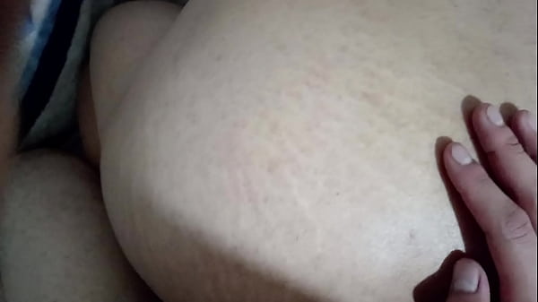 Kövér csaj engedelmesen átadja a seggét