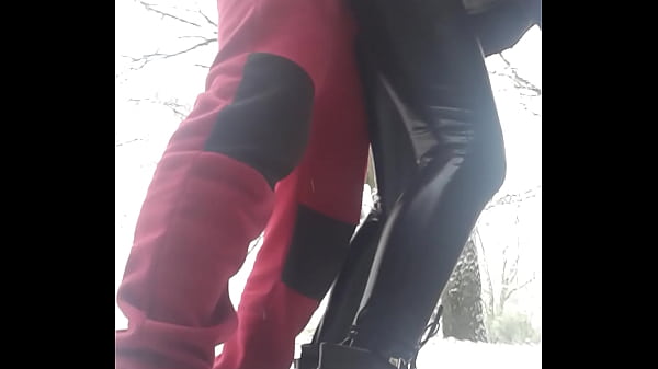 Laura On Hee 2021 video of standing fucking between the snow