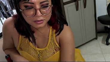The secretary greatly admires her boss, so she gives him a special gift. Second episode.