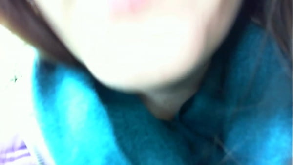 Download Video - Splendido squirting in un giardino pubblico calda studentessa italiana si masturba