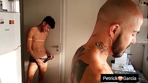 Hard dick Hanry onlyjapa didn't even wait for me to finish washing the dishes and he came to eat my ass
