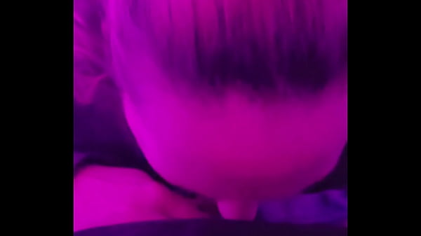 WIFE GIVES NAUGHTY BLOWJOB