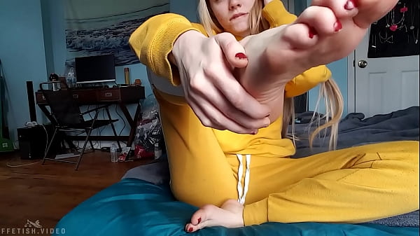 thumb blonde
