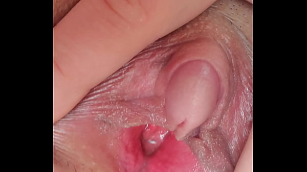 Smooth clitty pussy closeup squirt