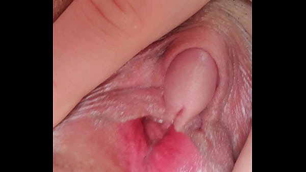 Smooth clitty pussy closeup squirt