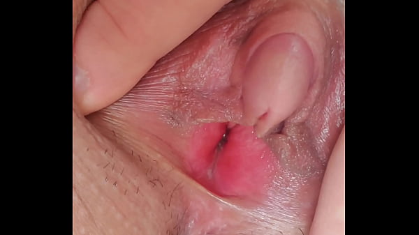 Smooth clitty pussy closeup squirt