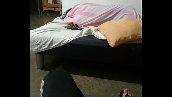 Download Video - Me masturbo r&aacute;pido frente a mi suegra mientras mi esposa se ba&ntilde;a