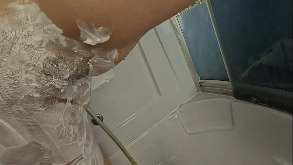 I've got fed up with the forest on my wife's pussy and shaved her by myself