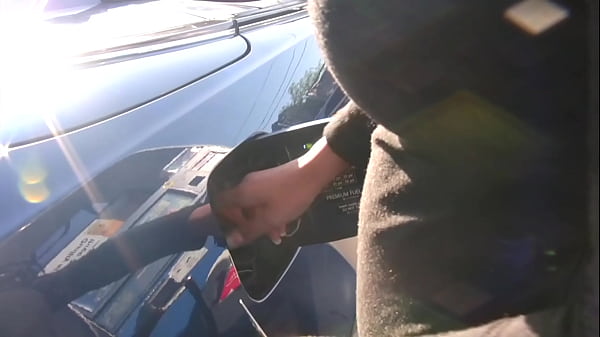 Picked up a cute girl and cum in her mouth in a college dorm