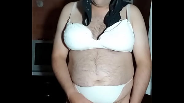 Download Video - Liseth te invita a probar la leche que sale de su sensual pene&comma; mientras la ves en ropa interior&period;