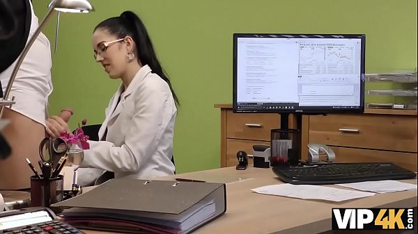 VIP4K. Brunette Elis Dark gives agent pussy to buy musical equipment