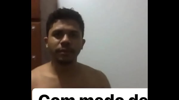 Irmão pega outro irmão tocando punheta