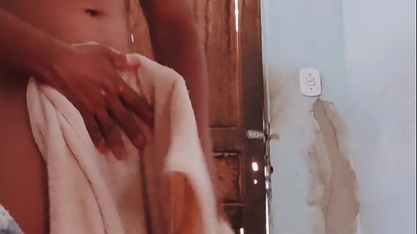 Garçon Échangeant Des Vêtements