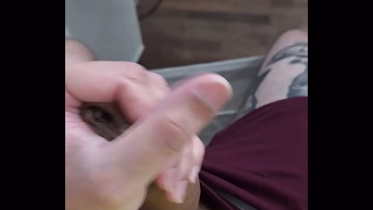 UM NOVINHO BATENDO PUNHETA