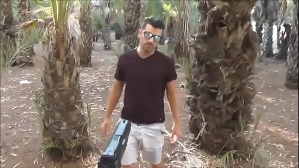 An Israeli man sucks a big cock for an Israeli man