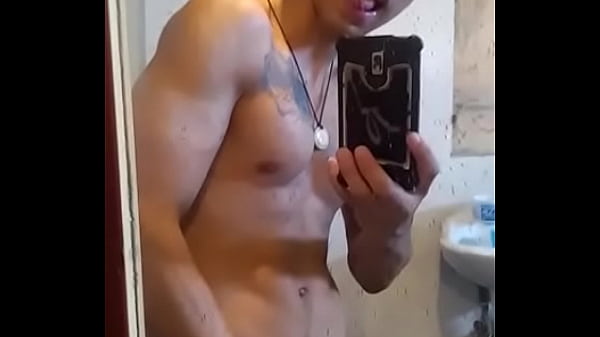 Rico hetero venezolano matandose a paja con muc...