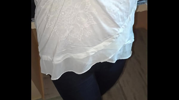 DIPALISHARMA - Bhabhi trabajando en la cocina, ¡¡me sentí mal después de ver su gran culo !!