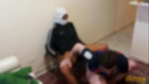 O tesão acumulado tava tanto que gozou em um mi...