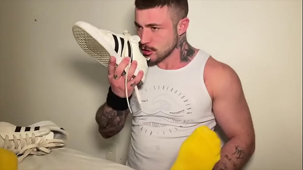 MAGRELO XXL socando gostoso no rab&atilde;o do ursinho