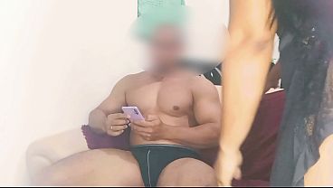 minha m&atilde;e saiu, fiquei sozinha com meu padrasto