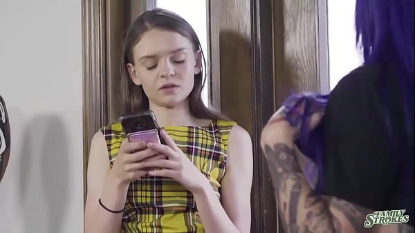 Stepsis n stepbro fuck n lick stepcousin - FamilyStrokes