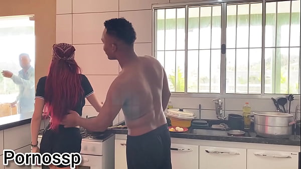 Meu marido saiu e o irm&atilde;o dele fodeu comigo