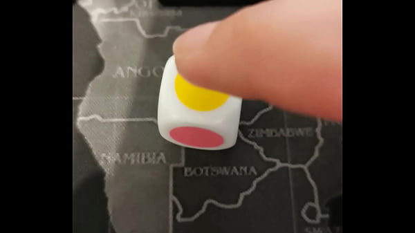 Jouons à un petit JEU !Voici un dé classique à 6 faces colorés, chacune ...