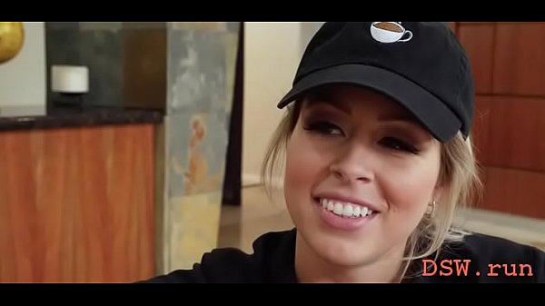 Extraordinaire Chérie Zoey Monroe Jouit D'une Saucisse Dans Son Vagin