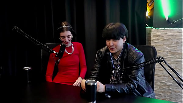 Era um CLT ferrado, recebeu convite pra entrar no pornô, a mãe deu um conselho, transou com uma menina que gemia alto e quase foi preso - Yastrixx & Dixon (WATCH ON: SHEER/RED)