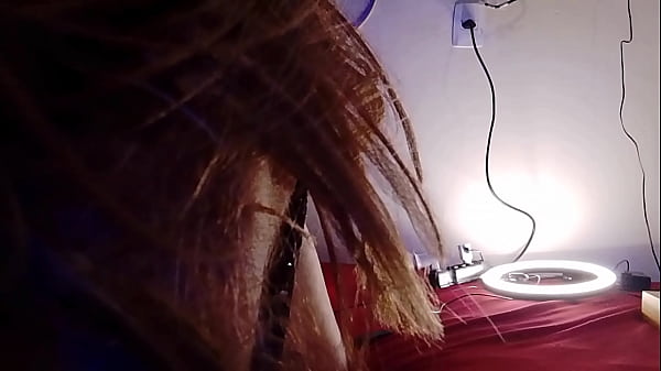 talo deixando bem babado pra enfiar tudo na buceta da safada.